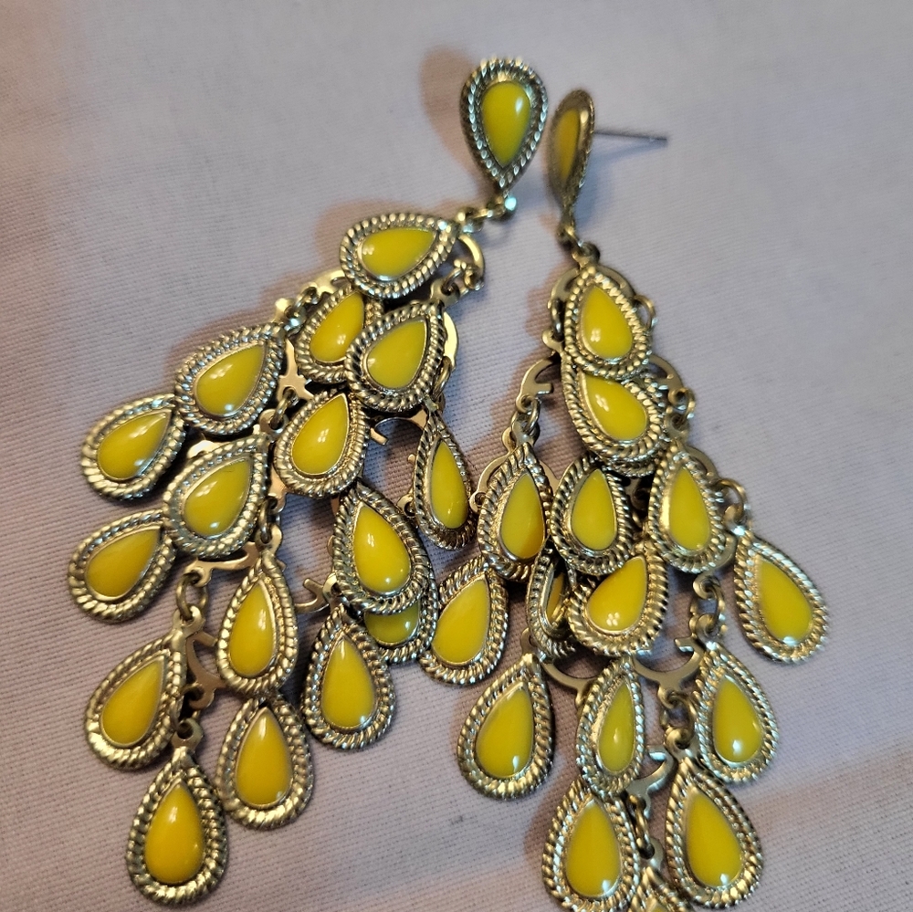 Chandelier earrings